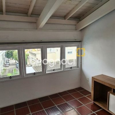 Casa com 316m², 4 quartos (sendo 2 suítes), 2 garagens, no bairro Estreito em Florianópolis
