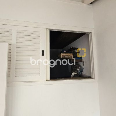 Casa com 316m², 4 quartos (sendo 2 suítes), 2 garagens, no bairro Estreito em Florianópolis
