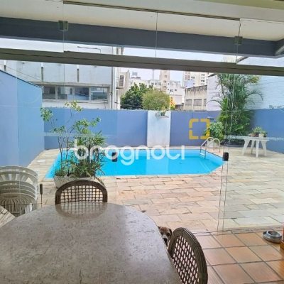Casa com 316m², 4 quartos (sendo 2 suítes), 2 garagens, no bairro Estreito em Florianópolis