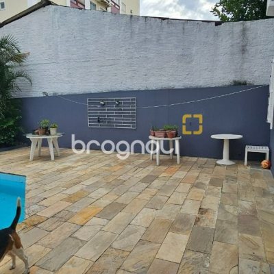Casa com 316m², 4 quartos (sendo 2 suítes), 2 garagens, no bairro Estreito em Florianópolis