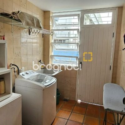 Casa com 316m², 4 quartos (sendo 2 suítes), 2 garagens, no bairro Estreito em Florianópolis