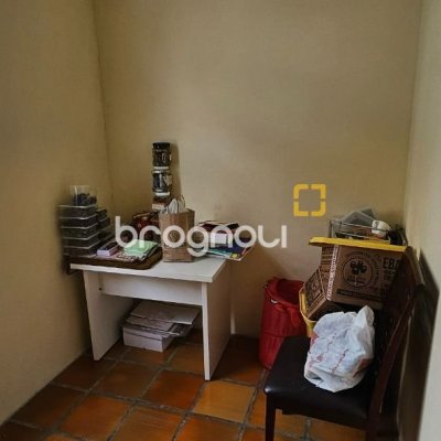 Casa com 316m², 4 quartos (sendo 2 suítes), 2 garagens, no bairro Estreito em Florianópolis