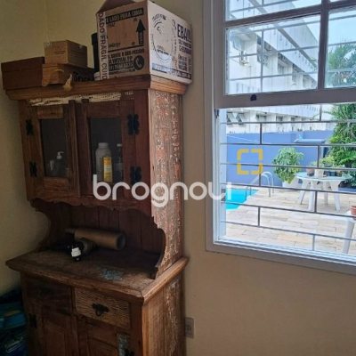 Casa com 316m², 4 quartos (sendo 2 suítes), 2 garagens, no bairro Estreito em Florianópolis