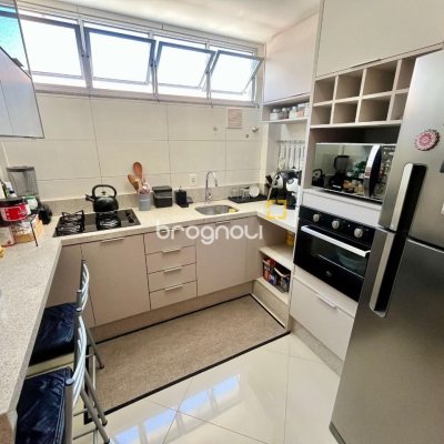Apartamento com 56m², 2 quartos, 1 garagem, no bairro Coqueiros em Florianópolis