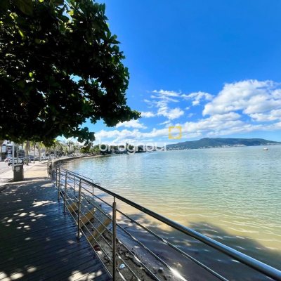 Apartamento com 56m², 2 quartos, 1 garagem, no bairro Coqueiros em Florianópolis