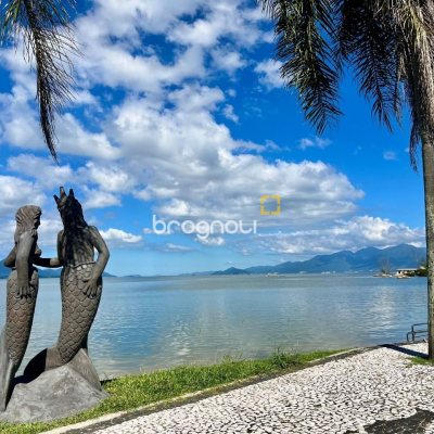 Apartamento com 56m², 2 quartos, 1 garagem, no bairro Coqueiros em Florianópolis