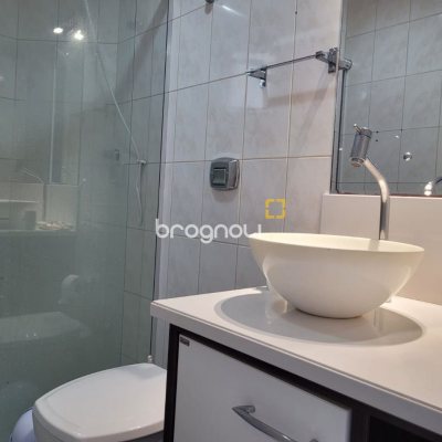 Cobertura com 127m², 3 quartos (sendo 1 suíte), 2 garagens, no bairro Saco Grande em Florianópolis