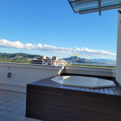 Cobertura com 127m², 3 quartos (sendo 1 suíte), 2 garagens, no bairro Saco Grande em Florianópolis