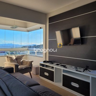 Cobertura com 127m², 3 quartos (sendo 1 suíte), 2 garagens, no bairro Saco Grande em Florianópolis