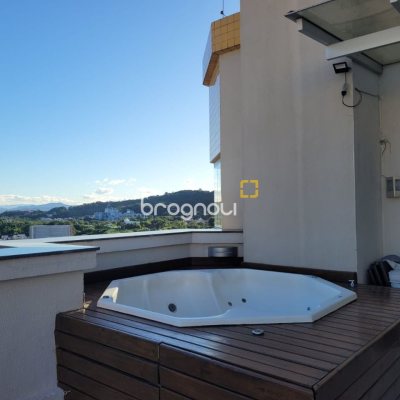 Cobertura com 127m², 3 quartos (sendo 1 suíte), 2 garagens, no bairro Saco Grande em Florianópolis