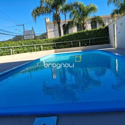 Cobertura com 127m², 3 quartos (sendo 1 suíte), 2 garagens, no bairro Saco Grande em Florianópolis