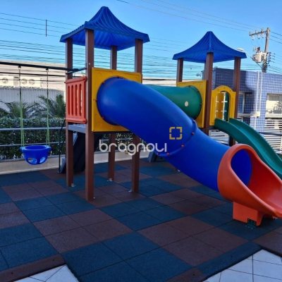 Cobertura com 127m², 3 quartos (sendo 1 suíte), 2 garagens, no bairro Saco Grande em Florianópolis