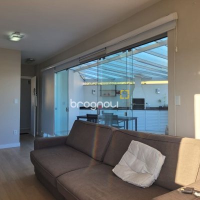 Cobertura com 127m², 3 quartos (sendo 1 suíte), 2 garagens, no bairro Saco Grande em Florianópolis
