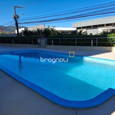 Cobertura com 127m², 3 quartos (sendo 1 suíte), 2 garagens, no bairro Saco Grande em Florianópolis