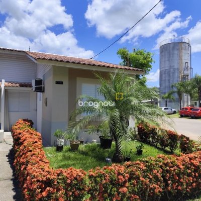 Casa de Condomínio com 67m², 3 quartos, 2 garagens, no bairro Bela Vista em Palhoça