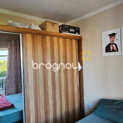 Casa com 241m², 3 quartos (sendo 1 suíte), 3 garagens, no bairro Barreiros em São José
