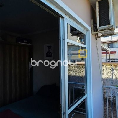 Casa com 241m², 3 quartos (sendo 1 suíte), 3 garagens, no bairro Barreiros em São José