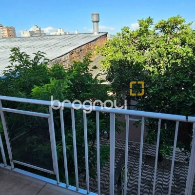 Casa com 241m², 3 quartos (sendo 1 suíte), 3 garagens, no bairro Barreiros em São José