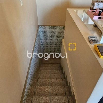 Casa com 241m², 3 quartos (sendo 1 suíte), 3 garagens, no bairro Barreiros em São José