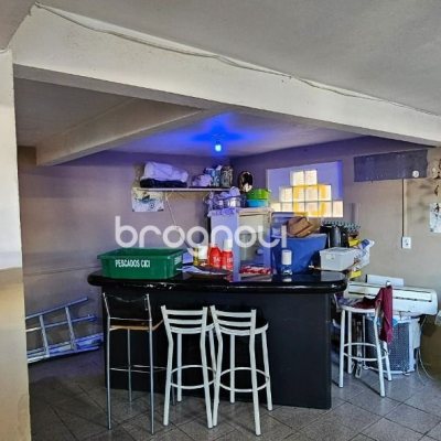 Casa com 241m², 3 quartos (sendo 1 suíte), 3 garagens, no bairro Barreiros em São José