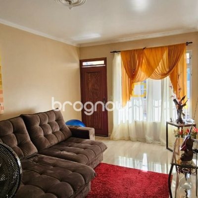 Casa com 241m², 3 quartos (sendo 1 suíte), 3 garagens, no bairro Barreiros em São José