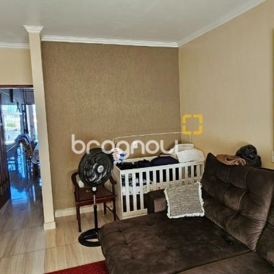 Casa com 241m², 3 quartos (sendo 1 suíte), 3 garagens, no bairro Barreiros em São José