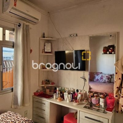 Casa com 241m², 3 quartos (sendo 1 suíte), 3 garagens, no bairro Barreiros em São José