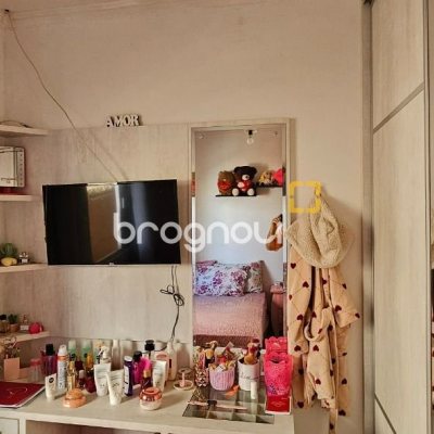 Casa com 241m², 3 quartos (sendo 1 suíte), 3 garagens, no bairro Barreiros em São José