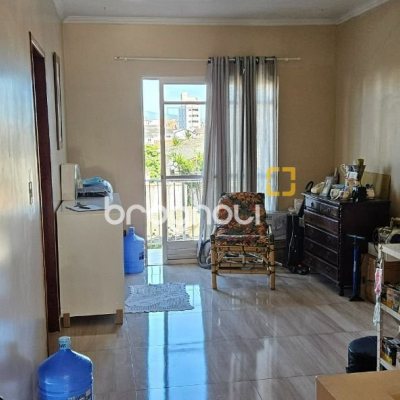 Casa com 241m², 3 quartos (sendo 1 suíte), 3 garagens, no bairro Barreiros em São José