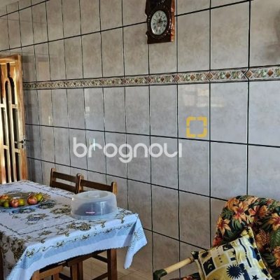 Casa com 241m², 3 quartos (sendo 1 suíte), 3 garagens, no bairro Barreiros em São José