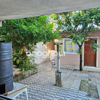 Casa com 241m², 3 quartos (sendo 1 suíte), 3 garagens, no bairro Barreiros em São José