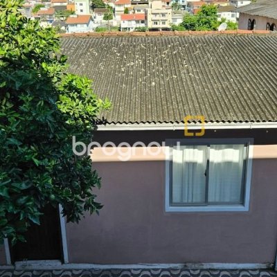 Casa com 241m², 3 quartos (sendo 1 suíte), 3 garagens, no bairro Barreiros em São José