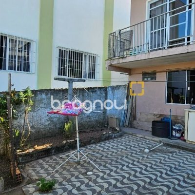 Casa com 241m², 3 quartos (sendo 1 suíte), 3 garagens, no bairro Barreiros em São José