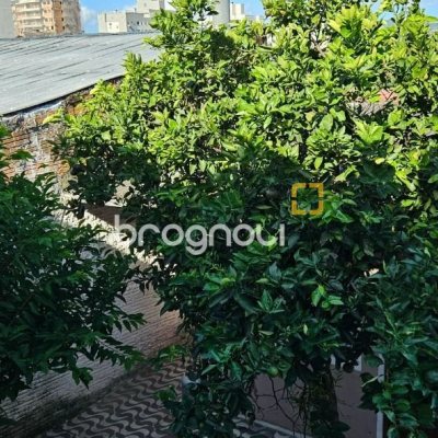 Casa com 241m², 3 quartos (sendo 1 suíte), 3 garagens, no bairro Barreiros em São José