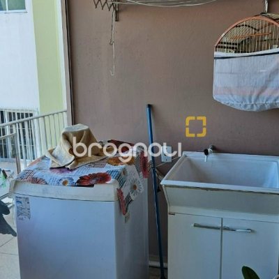 Casa com 241m², 3 quartos (sendo 1 suíte), 3 garagens, no bairro Barreiros em São José