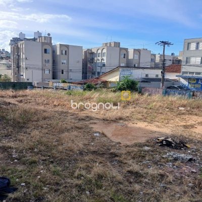 Terreno com 464m², no bairro Estreito em Florianópolis
