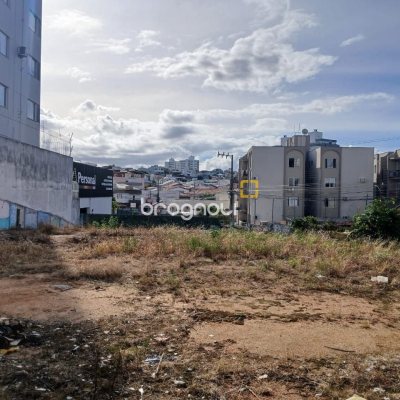 Terreno com 464m², no bairro Estreito em Florianópolis