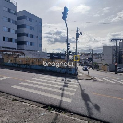Terreno com 464m², no bairro Estreito em Florianópolis