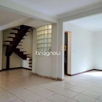 Casa de Condomínio com 200m², 3 quartos (sendo 1 suíte), 2 garagens, no bairro Santo Antônio de Lisboa em Florianópolis
