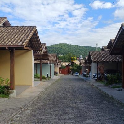 Casa de Condomínio com 200m², 3 quartos (sendo 1 suíte), 2 garagens, no bairro Santo Antônio de Lisboa em Florianópolis