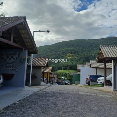 Casa de Condomínio com 200m², 3 quartos (sendo 1 suíte), 2 garagens, no bairro Santo Antônio de Lisboa em Florianópolis