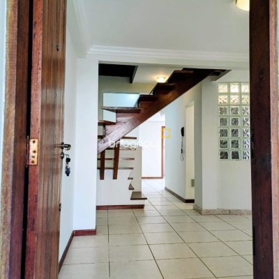 Casa de Condomínio com 200m², 3 quartos (sendo 1 suíte), 2 garagens, no bairro Santo Antônio de Lisboa em Florianópolis
