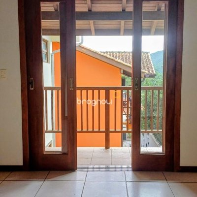 Casa de Condomínio com 200m², 3 quartos (sendo 1 suíte), 2 garagens, no bairro Santo Antônio de Lisboa em Florianópolis