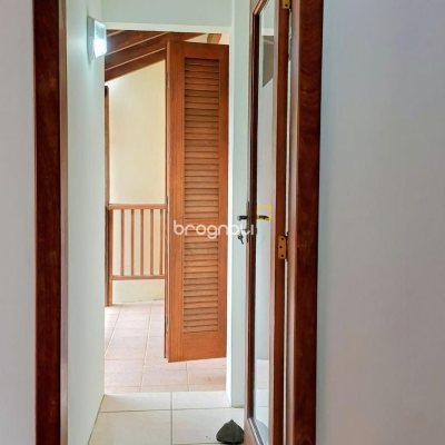 Casa de Condomínio com 200m², 3 quartos (sendo 1 suíte), 2 garagens, no bairro Santo Antônio de Lisboa em Florianópolis
