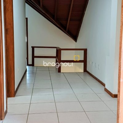 Casa de Condomínio com 200m², 3 quartos (sendo 1 suíte), 2 garagens, no bairro Santo Antônio de Lisboa em Florianópolis