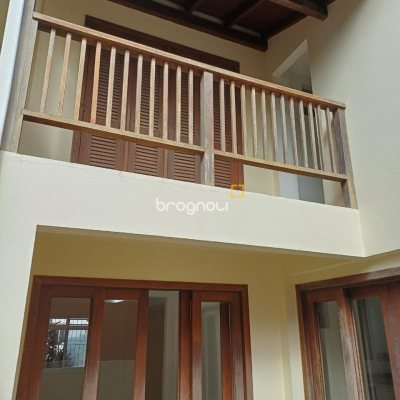 Casa de Condomínio com 200m², 3 quartos (sendo 1 suíte), 2 garagens, no bairro Santo Antônio de Lisboa em Florianópolis