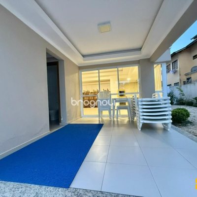 Apartamento com 80m², 2 quartos (sendo 1 suíte), 1 garagem, no bairro Ingleses em Florianópolis