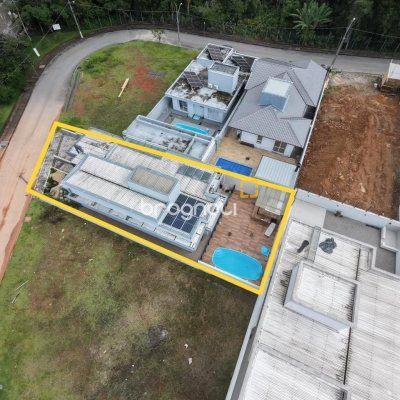 Casa de Condomínio com 183m², 3 quartos (sendo 1 suíte), 2 garagens, no bairro Sertão do Maruim em São José