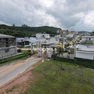 Casa de Condomínio com 183m², 3 quartos (sendo 1 suíte), 2 garagens, no bairro Sertão do Maruim em São José