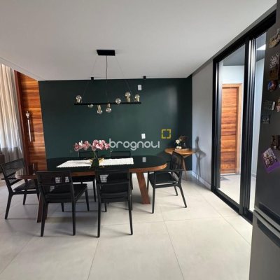 Casa de Condomínio com 183m², 3 quartos (sendo 1 suíte), 2 garagens, no bairro Sertão do Maruim em São José